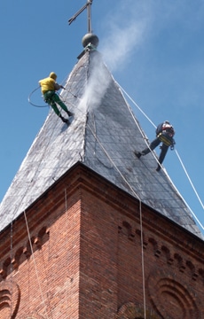 nettoyer toiture en ardoises